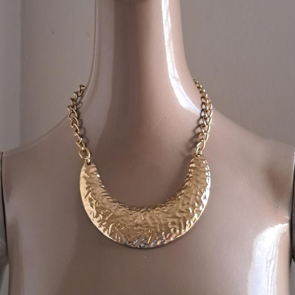Gold Tone Hammered Crescent Bib Statement Necklace Chunky Curb Chain Adjustable